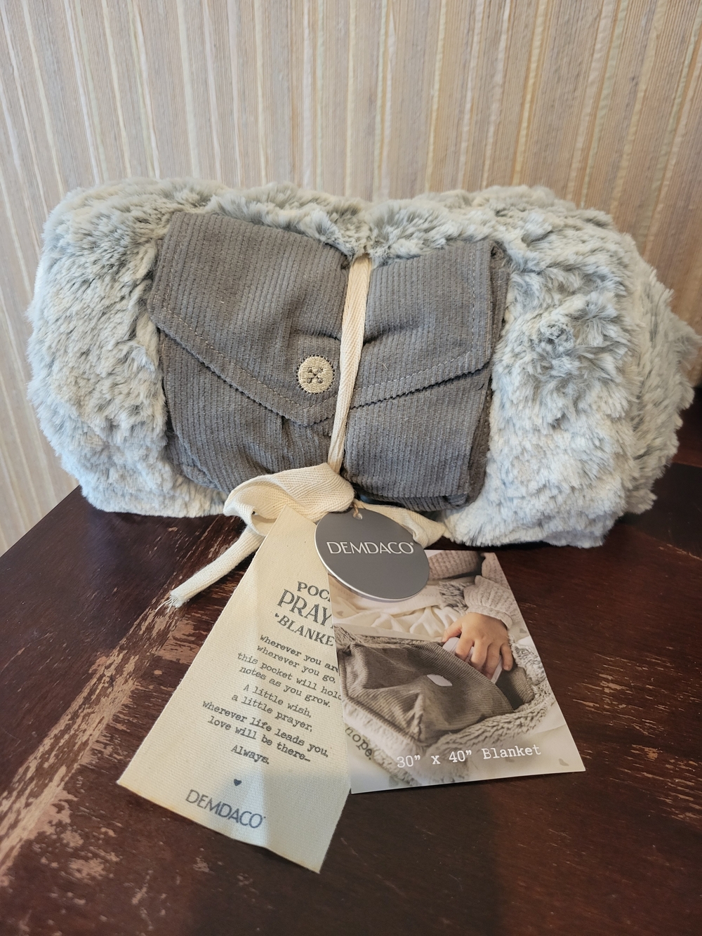 NWT Demdaco Plush Pocket Prayer Blanket - Light Gray/ Cream W/Gray Hearts30"×40"